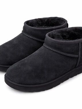 UGG Classic Ultra Mini Ankle Boots Black Suede Sheepskin Womens Size 8 EU39 Cozy